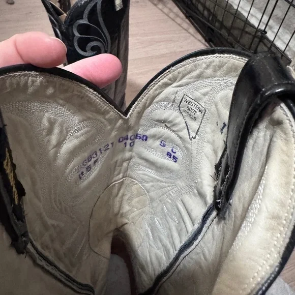 Black and White Cowboy Boots - Picture 5 of 7